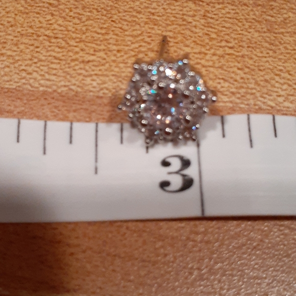 NEW 18k White Gold Diamond Hexagon Stud Earrings - Picture 8 of 8